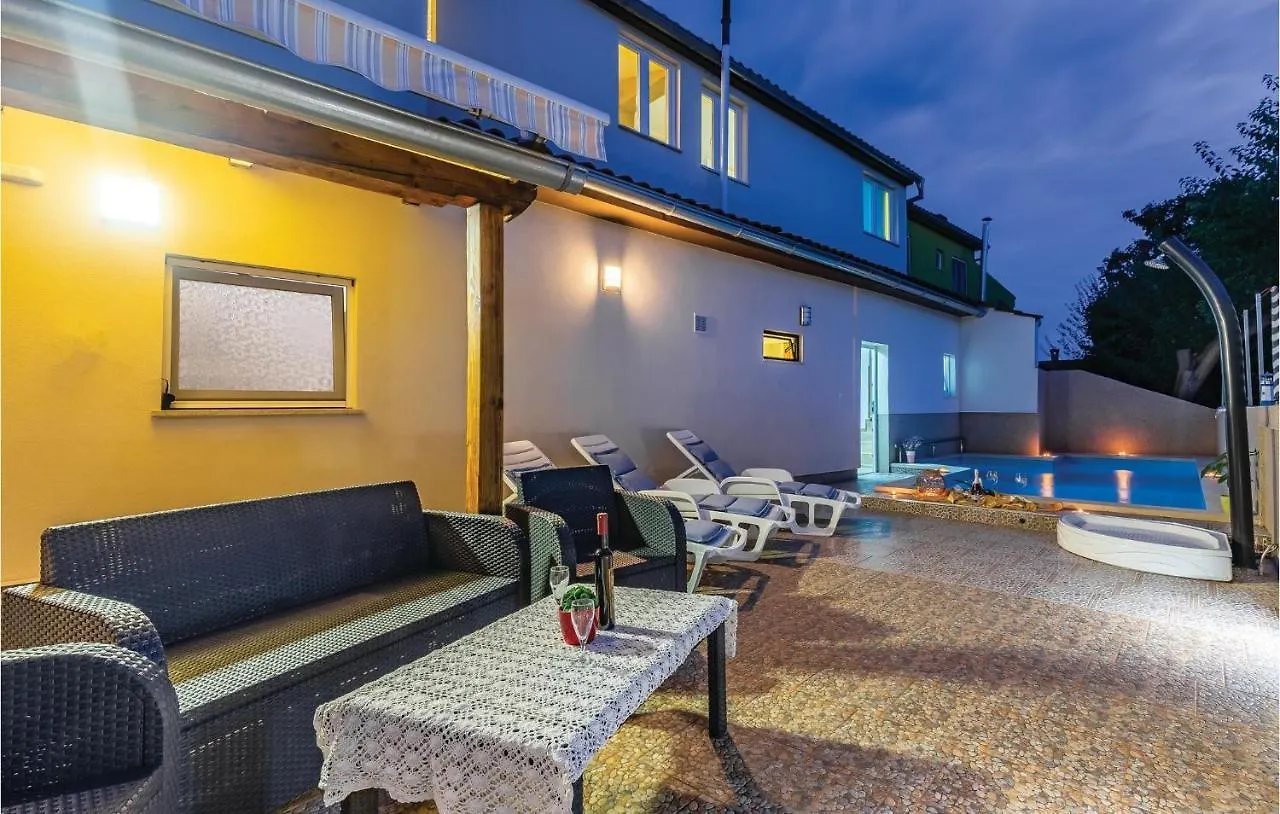 5 Bedroom Lovely Home In Pavicini