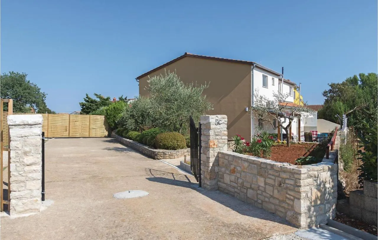 5 Bedroom Lovely Home In Pavicini