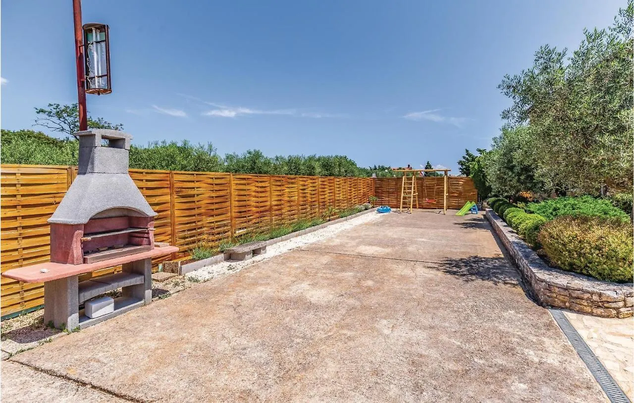 5 Bedroom Lovely Home In Pavicini Κροατία