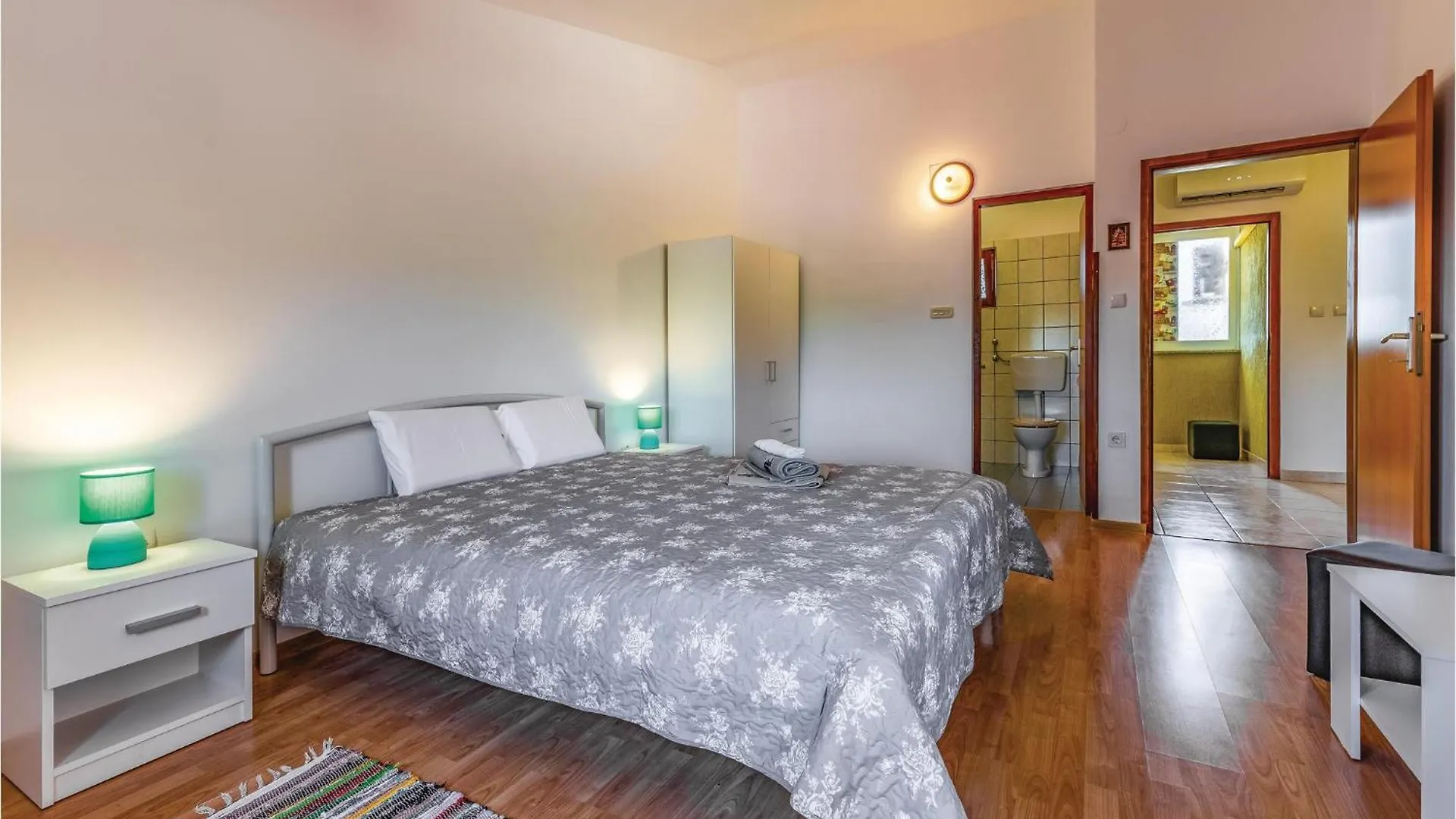 5 Bedroom Lovely Home In Pavicini Κροατία