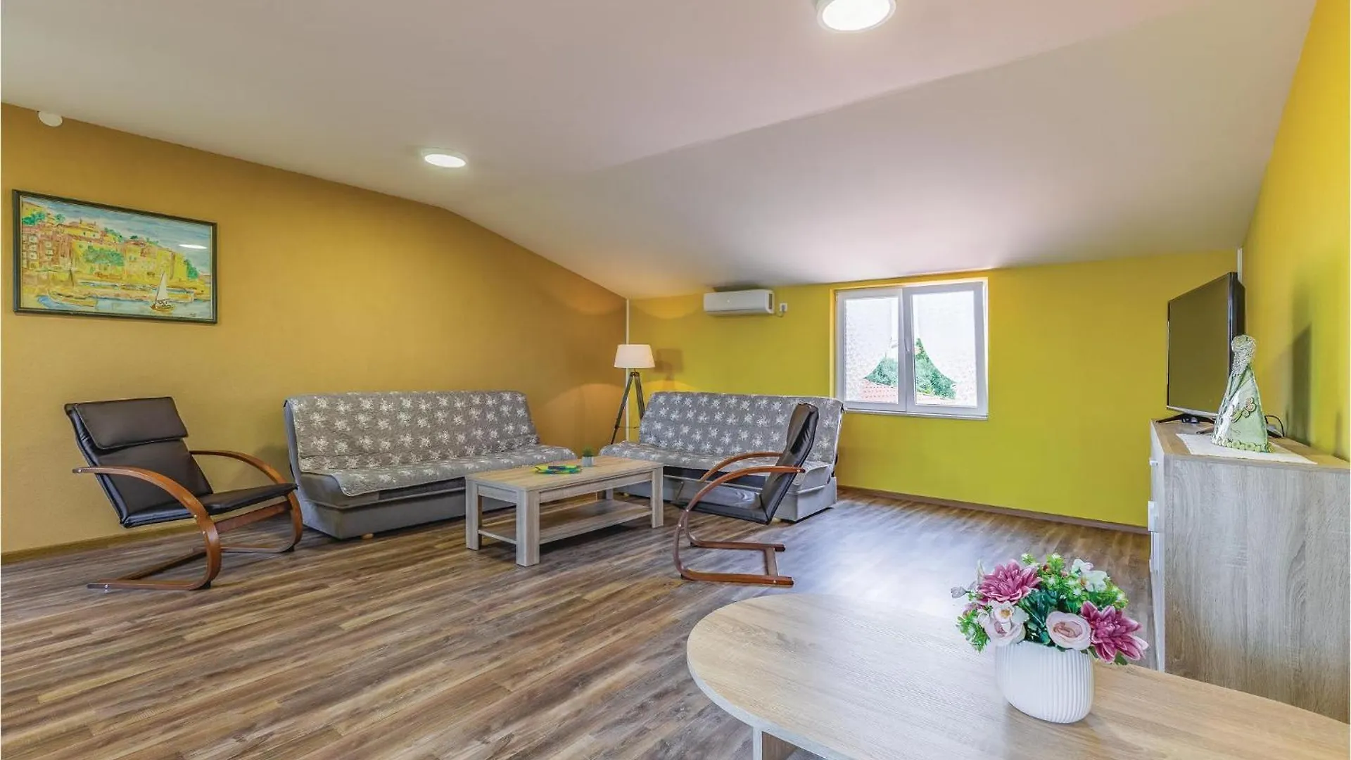 5 Bedroom Lovely Home In Pavicini