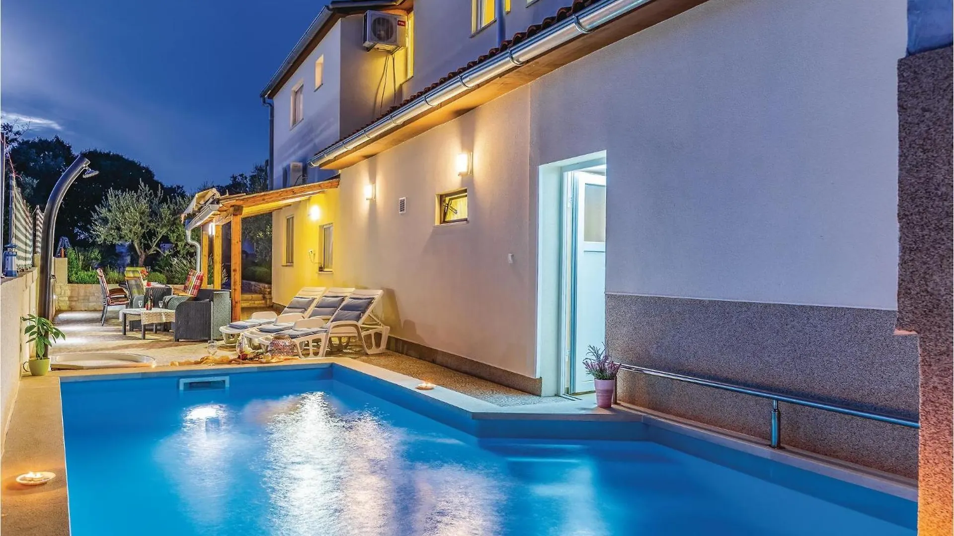 5 Bedroom Lovely Home In Pavicini 0*,