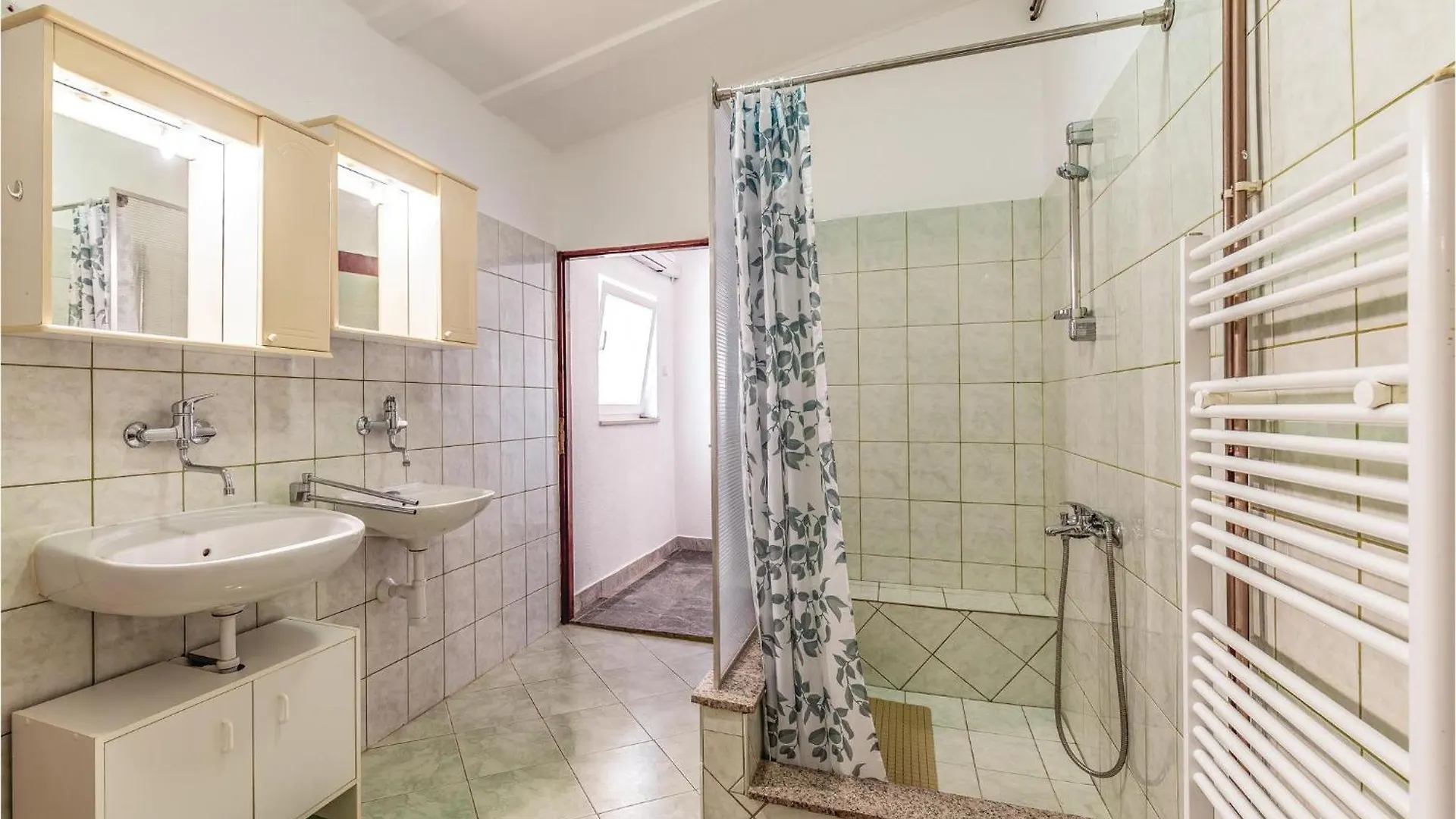 5 Bedroom Lovely Home In Pavicini Κροατία